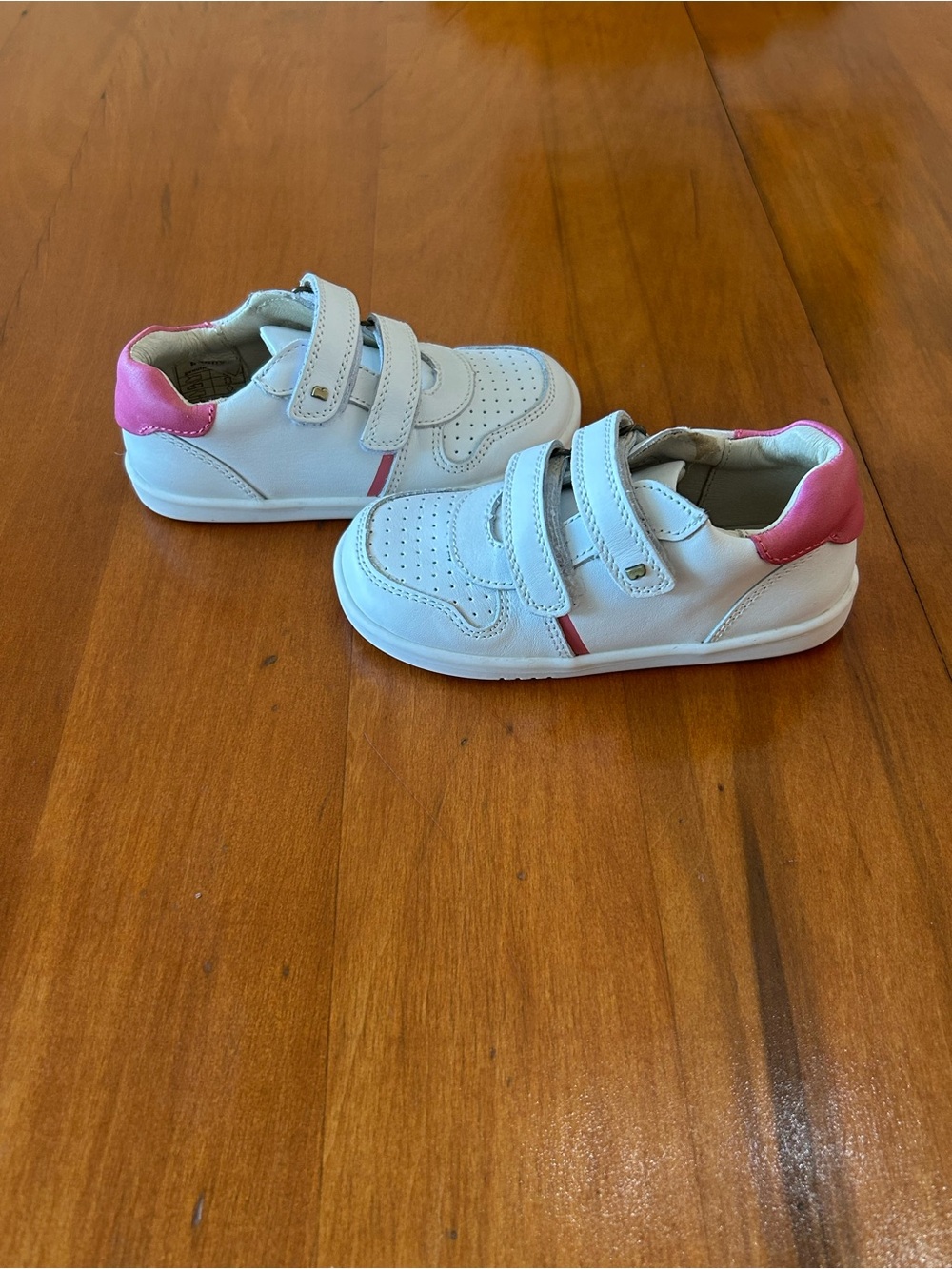 NWOB Bobux Riley I-Walk Leather Sneakers Size EU 24 US 8 White Pink
